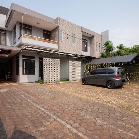 Reddoorz Plus Near Kelapa Dua Kebon Jeruk Jakarta Kültér fotó