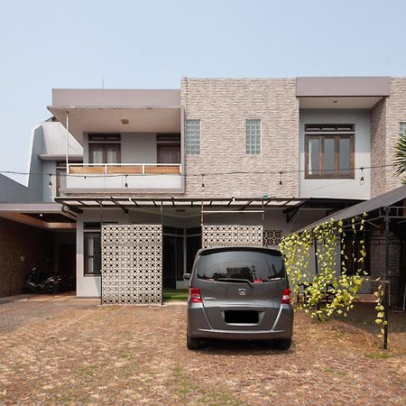 Reddoorz Plus Near Kelapa Dua Kebon Jeruk Jakarta Kültér fotó