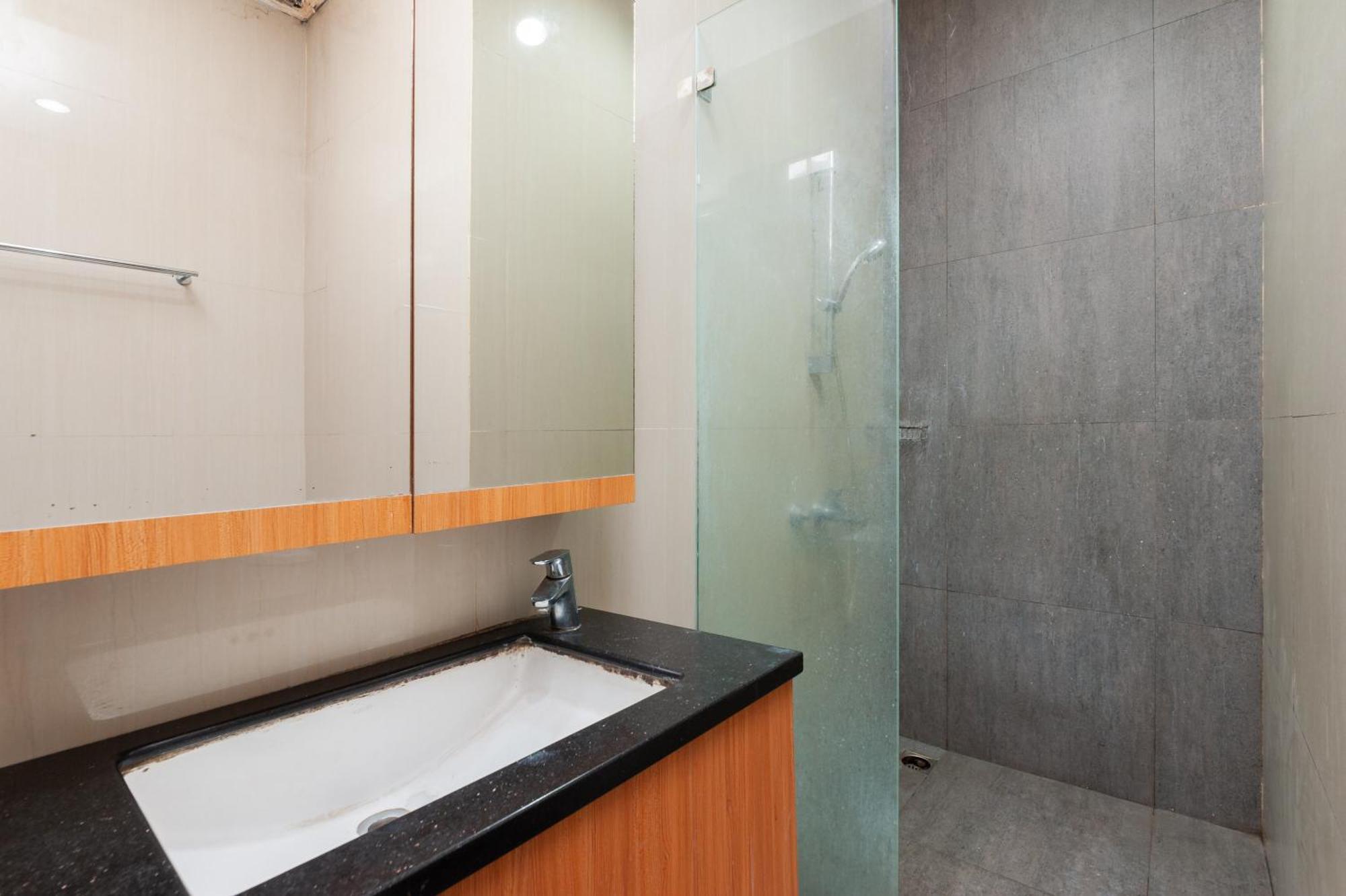 Reddoorz Plus Near Kelapa Dua Kebon Jeruk Jakarta Kültér fotó