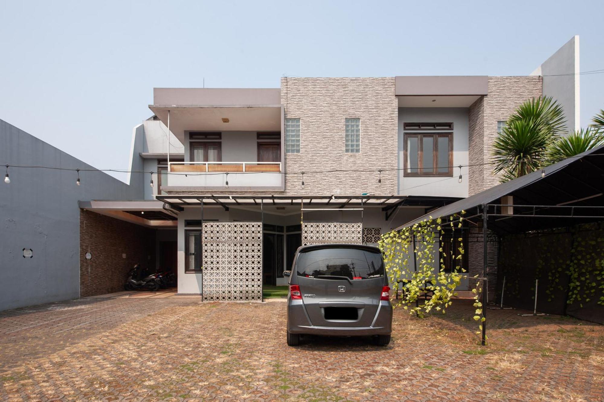 Reddoorz Plus Near Kelapa Dua Kebon Jeruk Jakarta Kültér fotó