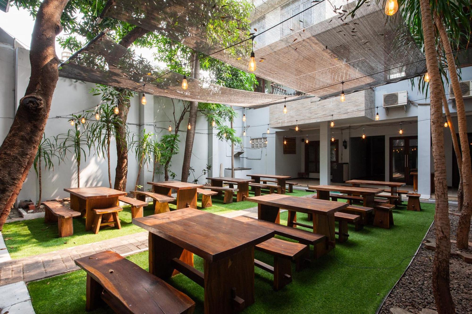 Reddoorz Plus Near Kelapa Dua Kebon Jeruk Jakarta Kültér fotó