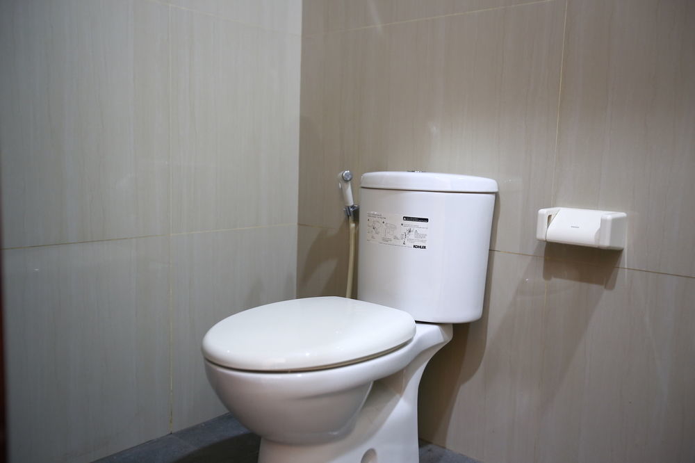 Reddoorz Plus Near Kelapa Dua Kebon Jeruk Jakarta Kültér fotó